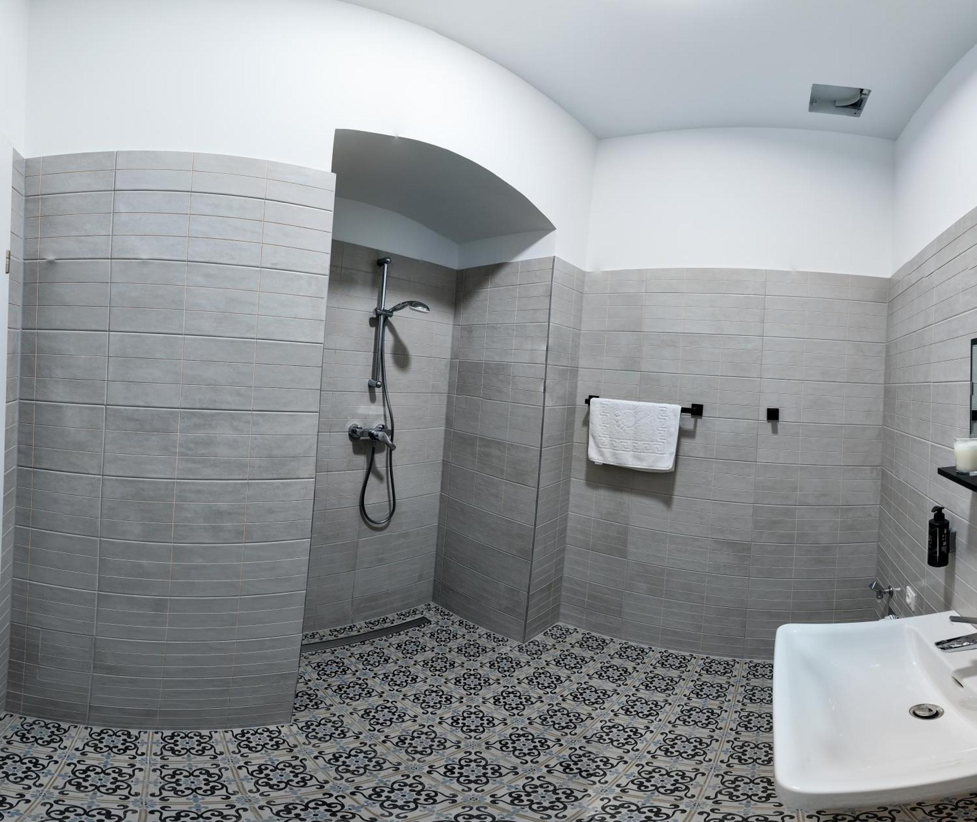 Hotel apartamentowy Art Living *